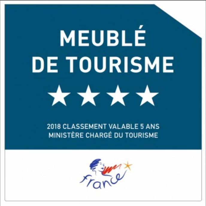 Le Belvedere - Meuble 4 Etoiles 圣勒 外观 照片